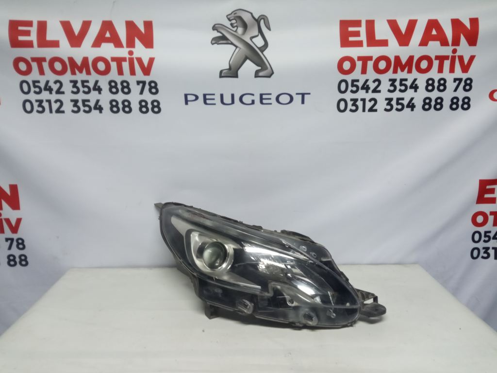 Peugeot 2008 Orjinal Mercekli Sağ Far