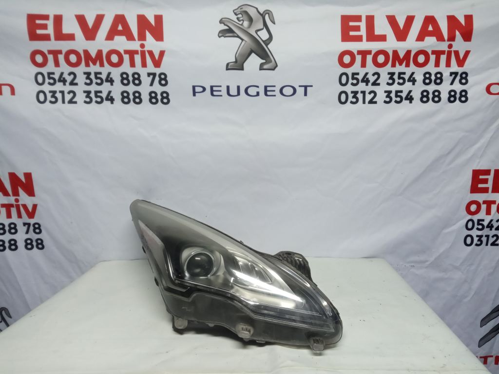 Peugeot 3008 Orjinal Mercekli Sağ Far