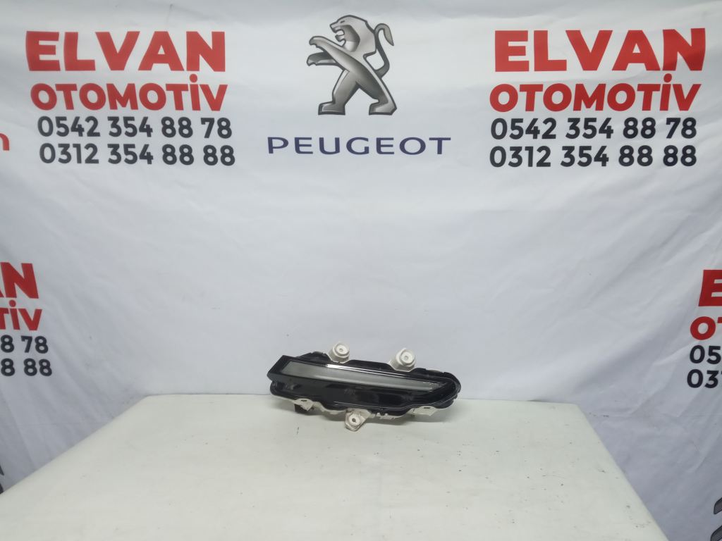 PEUGEOT 208 SAĞ GÜNDÜZ LEDİ