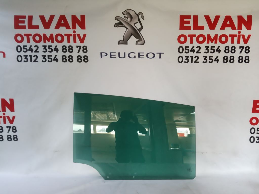 PEUGEOT 5008 SAĞ ARKA KAPI CAMI