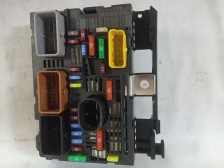 CİTROEN C4/C5/407 SİGORTA KUTUSU